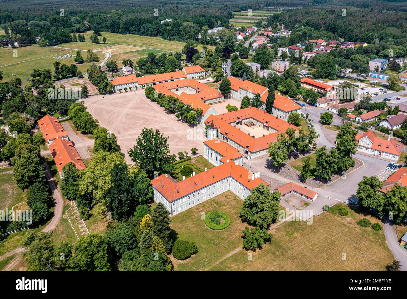 Antenna del sito UNESCO, Paesaggio per l'allevamento e la formazione di cavalli carrozza Ceremonial a Kladruby nad Labem, Repubblica Ceca Foto Stock