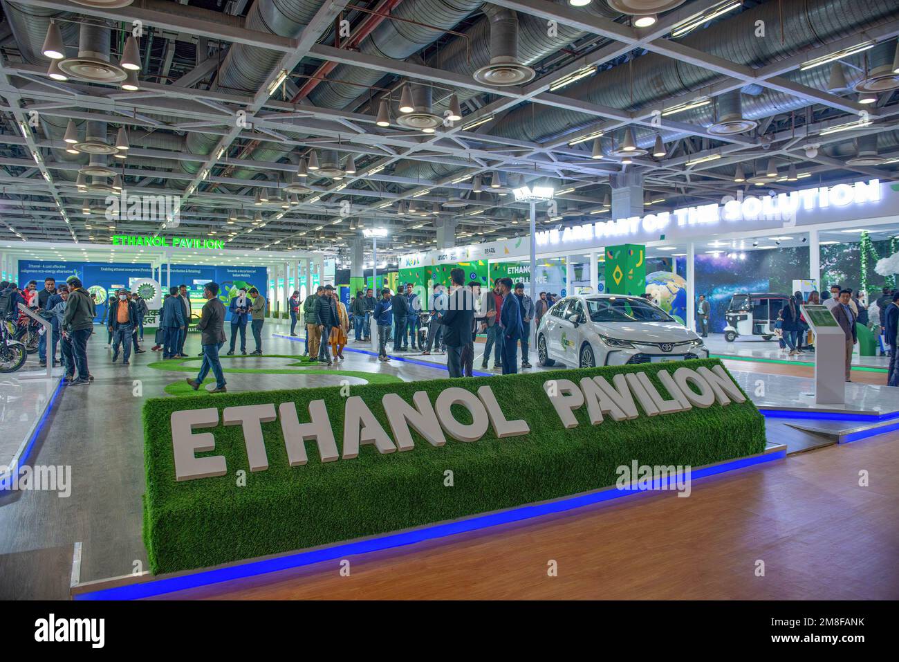 Greater Noida, India. 13th Jan, 2023. Vista generale ethanol Pavilion, in cui le caratteristiche del veicolo e gli sviluppi tecnologici sono stati presentati per sottolineare l'uso di FFVs (Flexible Fuel Vehicle) e le loro possibilità future e anche promuovere l'uso futuro di ethanol a Auto Expo 2023, India Expo Mart. Credit: SOPA Images Limited/Alamy Live News Foto Stock