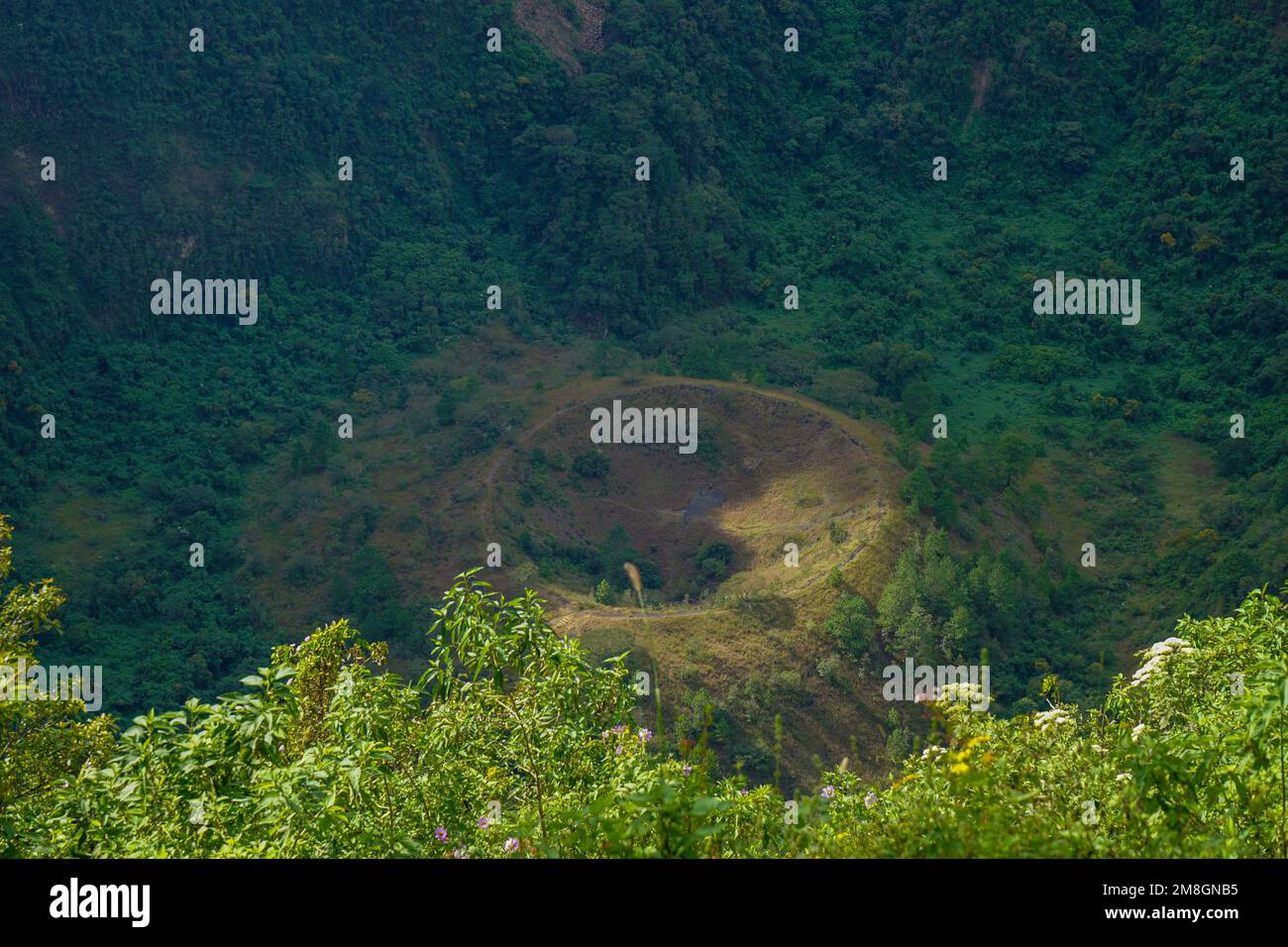 Il vulcano Boqueron ha due crateri, uno all'interno dell'altro. Questa immagine mostra quella piccola Foto Stock