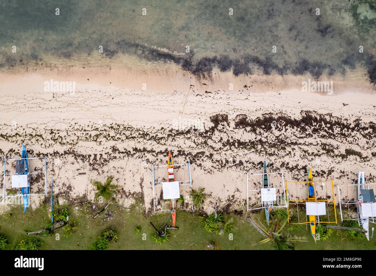 Spiaggia sull'isola di Siargao, Filippine visto dall'alto, foto del drone Foto Stock