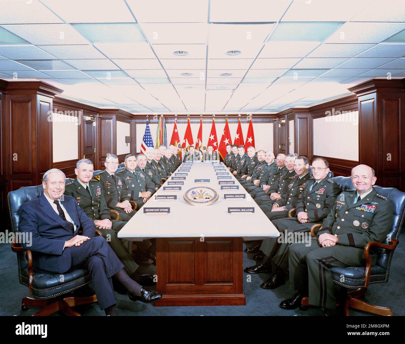 Foto di gruppo della Conferenza del Comandante del 1993 con GEN Gordon R. Sullivan (a sinistra), CAPO DI STATO MAGGIORE dell'esercito. In senso orario da sinistra in basso: GEN Sullivan, GEN Dennis J. Reimer, Comandante, comando delle forze, GEN Jimmy D. Ross, Comandante, comando dei materiali dell'esercito, LGEN Wayne A. Downing, Comandante in CAPO, Stati Uniti Disponibilità/Stati Uniti Special Operations Command, LGEN Howard D. Graves, Commander, Military Academy, West Point, LGEN Arthur E. Williams, CHIEF of Engineers, MGEN Richard D. Cameron, Commander, Health Services Command, LGEN Roger K. Bean (unità sconosciuta), MGEN Paul E. Menoher, Jr., Commander, Army Intellige Foto Stock