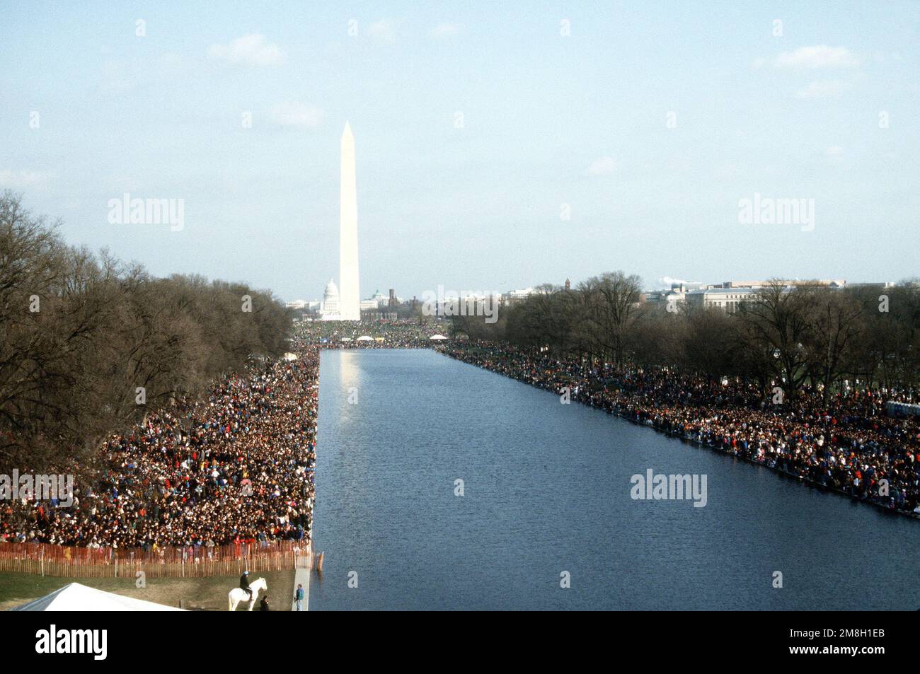 Una riunione americana del Mall vista dall'estremità occidentale della piscina riflettente, durante il 17th gennaio la settimana della celebrazione inaugurale del 42nd. Base: Washington Stato: District of Columbia (DC) Nazione: Stati Uniti d'America (USA) Foto Stock