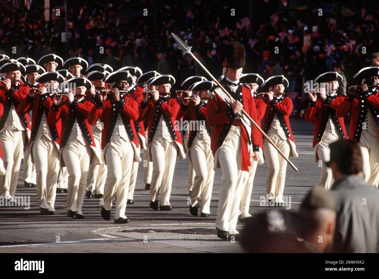 La parata inaugurale, membri della fanteria americana Old Guard Fife e del corpo dei tamburi, da Washington D.C., si svolge nella parata presidenziale del 1993. Base: Washington Stato: District of Columbia (DC) Nazione: Stati Uniti d'America (USA) Foto Stock