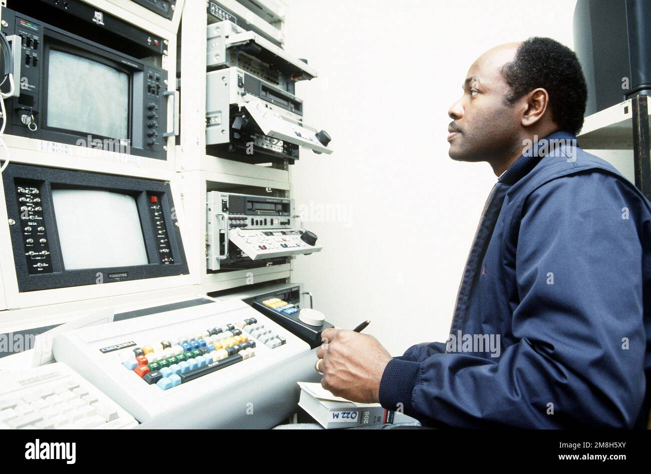 Comitato inaugurale delle forze armate dietro le quinte. SFC Watson, videografa assegnata alla direzione J-6, pubblica le riprese video di inaugurazione. Base: Washington Stato: District of Columbia (DC) Nazione: Stati Uniti d'America (USA) Foto Stock