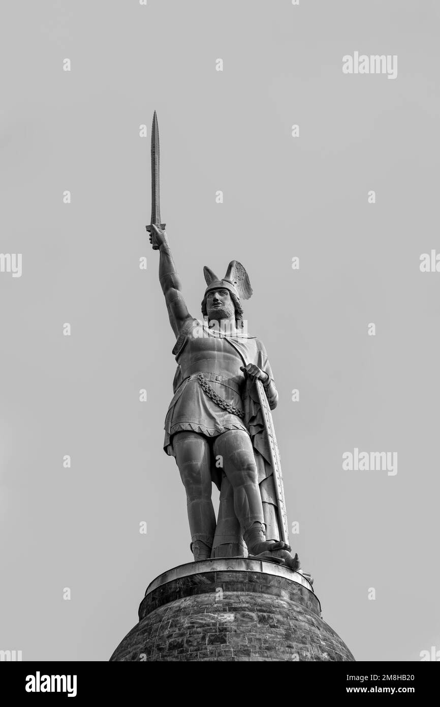 Statua storica di Cheruscan Arminius nella foresta di Teutoburg vicino alla città di Detmold, Germania. Foto Stock