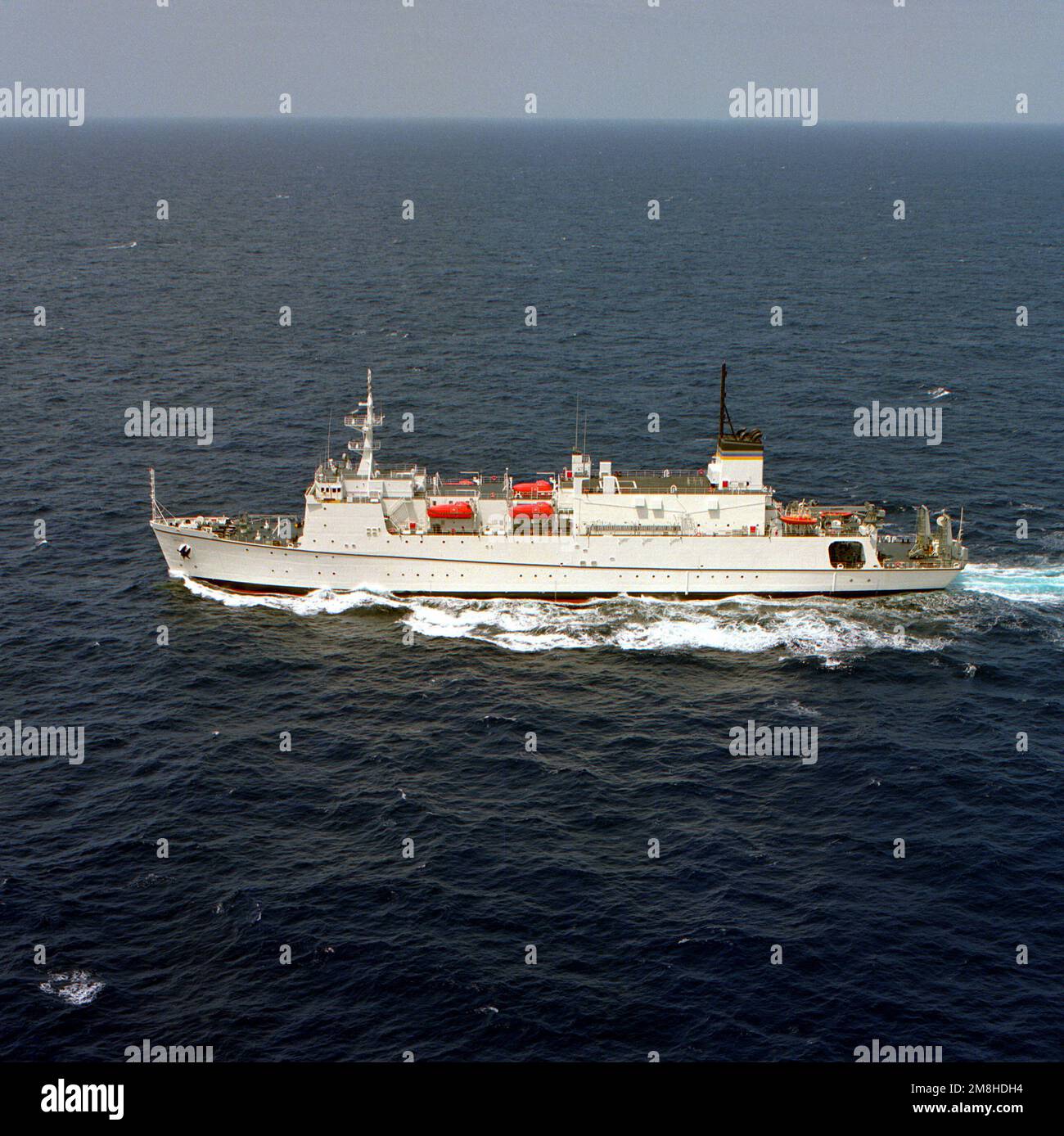 Vista dal porto della nave da indagine USNS WATERS (T-AGS-45). Nazione: Golfo del Messico Foto Stock