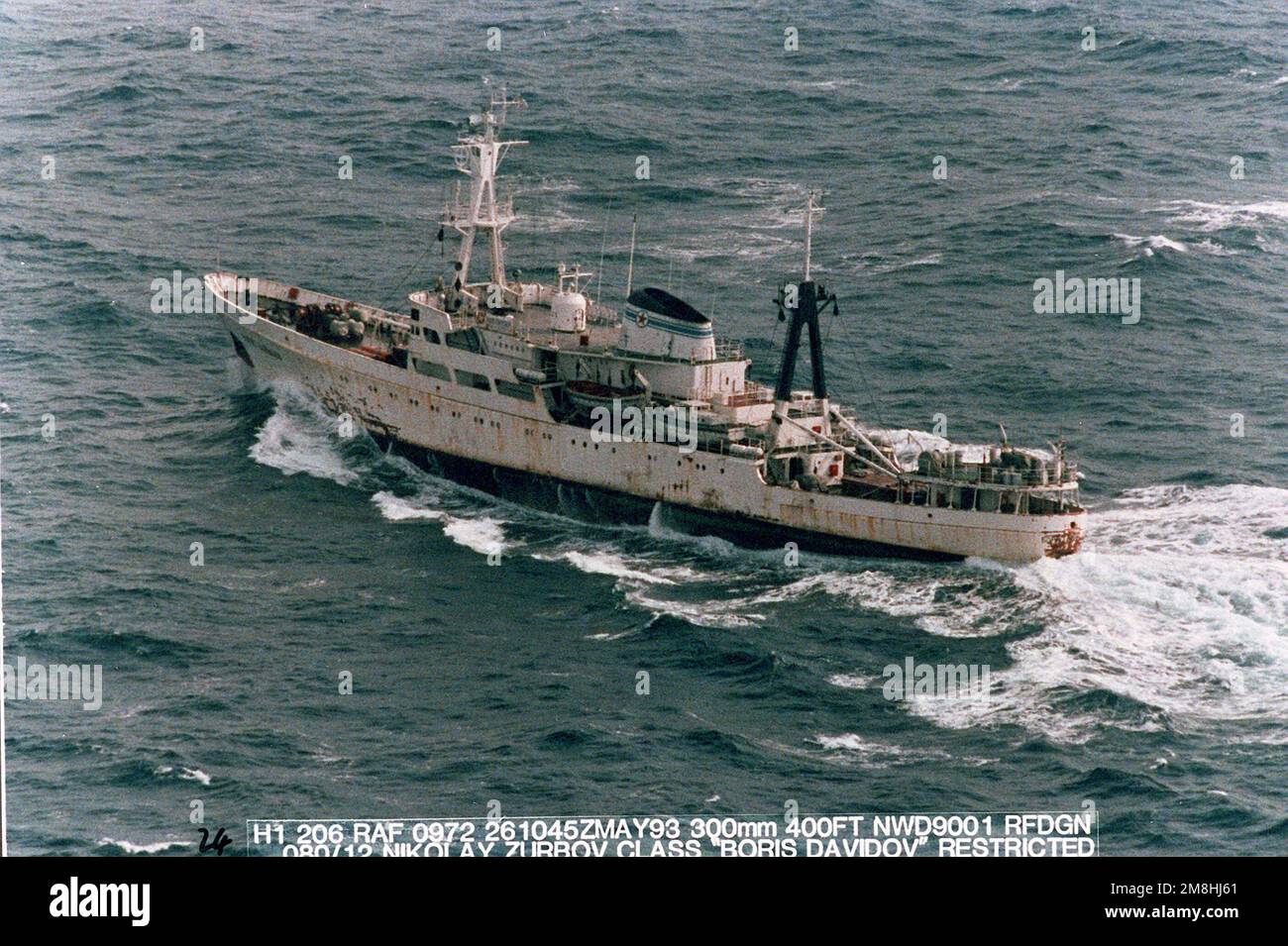 Una vista del quarto porto della nave russa di ricerca oceanografica BORIS DAVIDOV classe Nikolay Zubov in corso. Paese: Oceano Atlantico settentrionale Foto Stock