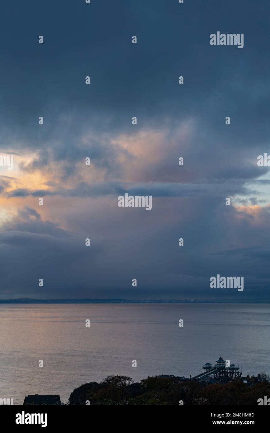 Squally tempo sul canale di Bristol Foto Stock