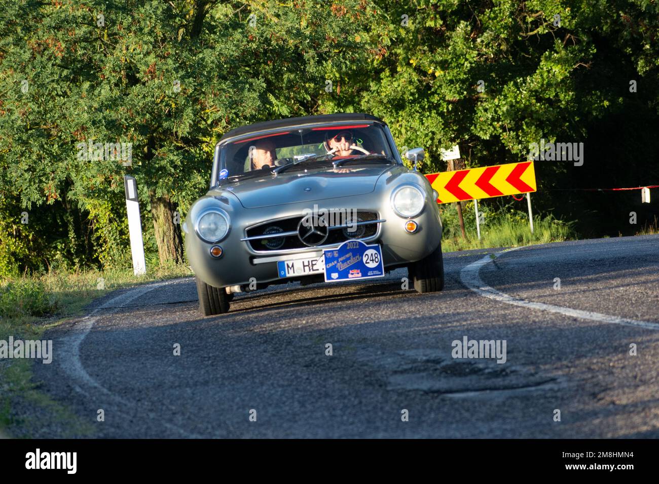 san marino , san marino - sett. 16 : mercedes benz sl190 1960 in coppa nuvolari vecchia auto da corsa Foto Stock