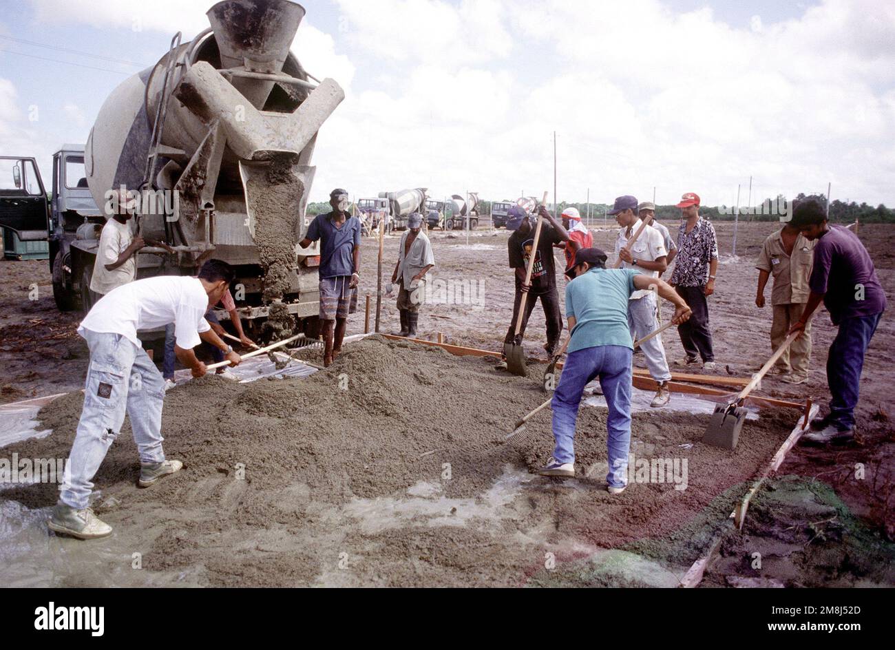 AMT 1215 KENWORTH CHALLENGE CEMENT MIXER TRUCK Kit 1:25 McM In Stock - Foto 7