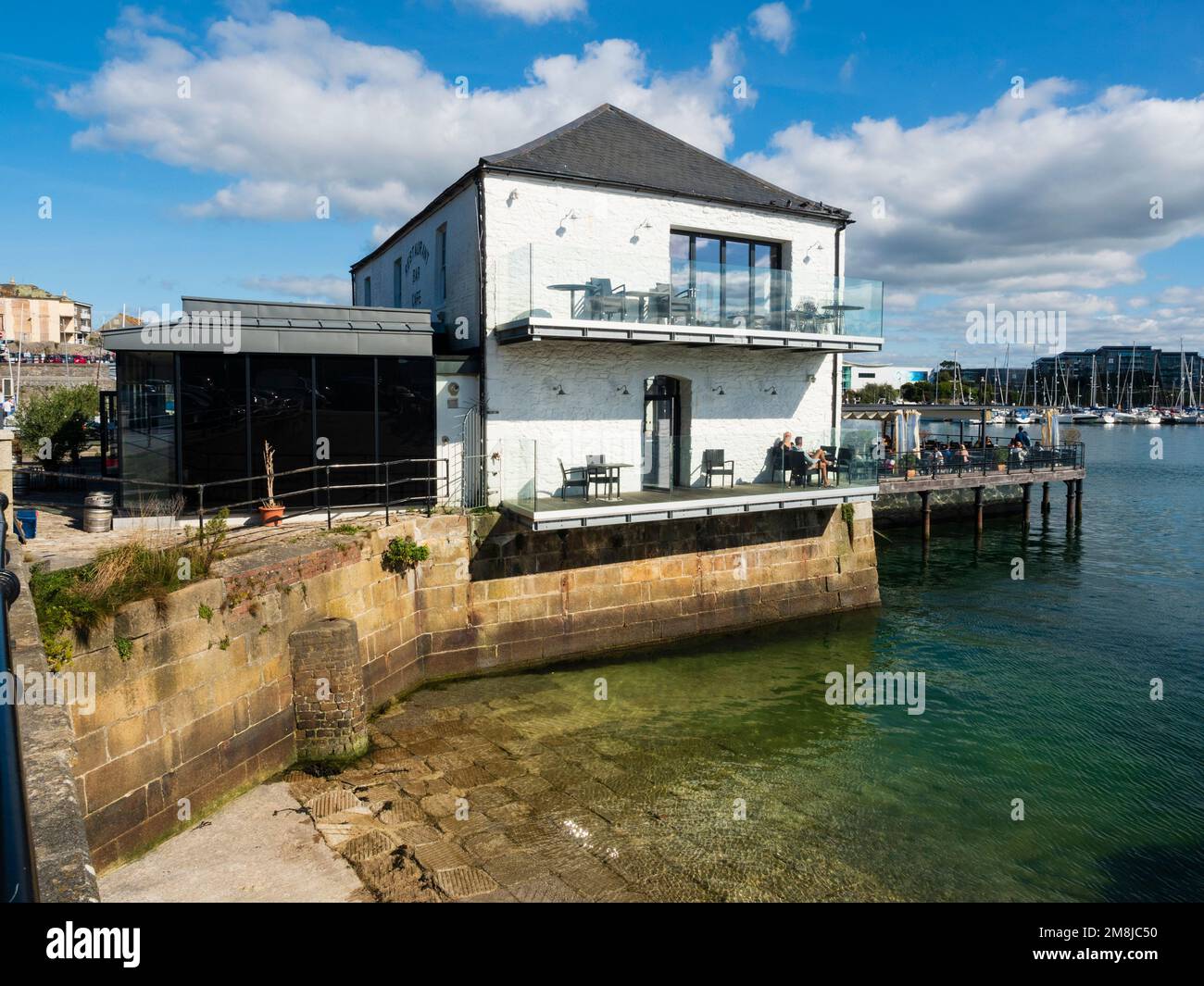 Ristorante Plymouth Pier Master's House sul lungomare di Sutton Harbour, Plymouth, Devon, Regno Unito Foto Stock