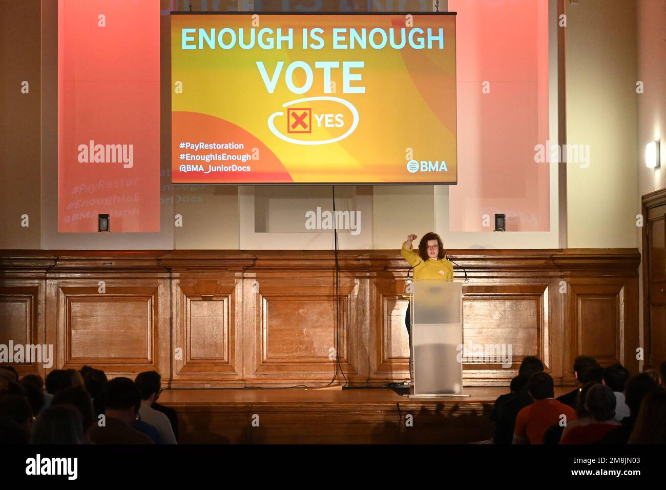 Londra, Regno Unito. 14 gennaio 2023. Emma Runswick è un vice presidente del BMA UK council al BMA Junior Doctors Committee nel Regno Unito sta organizzando un raduno per il ripristino delle retribuzioni al Central Hall Westminster. Credit: Vedi li/Picture Capital/Alamy Live News Foto Stock