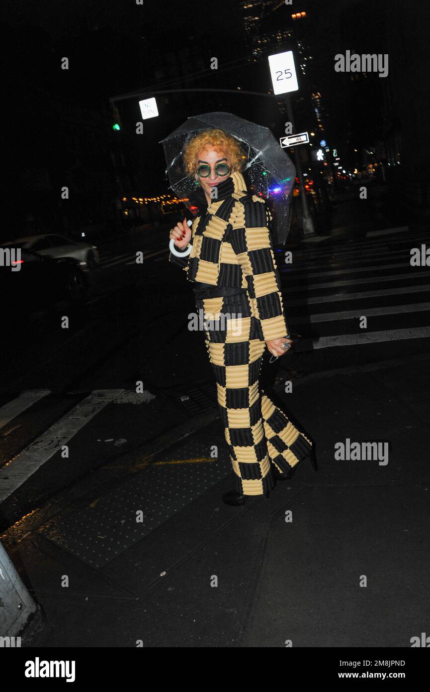 Elton Ilirjani, attivista e influenzatore della moda di LGBTQIA+, alla mostra Tom of Finland inaugurata alla David Kordansky Gallery di New York Foto Stock