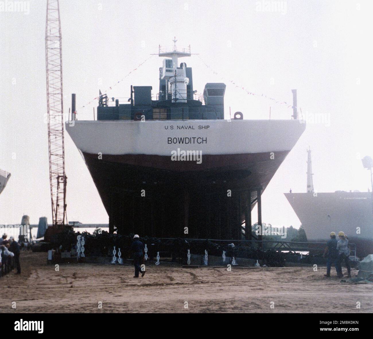 Vista Stern-on, guardando verso l'alto, della nave di ricerca oceanografica USNS Bowditch (T-AGS-62) che riposa sulle vie di costruzione appena prima del lancio di una Halter Marine, Inc Base: Moss Point Stato: Mississippi (MS) Paese: Stati Uniti d'America (USA) Foto Stock