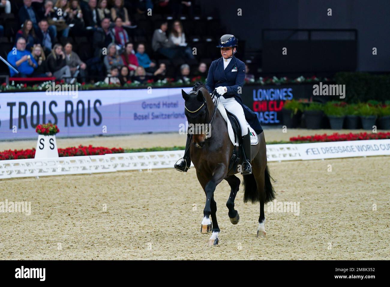 14.01.2023, Basilea, St Jakobshalle, Riding: Longines chi Classics Basel, Dorothee Schneider (Germania) sul suo cavallo Showtime FRH in azione durante la Coppa del mondo di Dressage FEI (presentata dal Grand Hotel Les Trois Rois Basel) (Daniela Porcelli / SPP-JP) Credit: SPP Sport Press Photo. /Alamy Live News Foto Stock