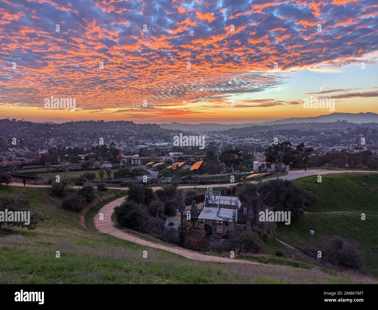 Tramonto spettacolare sull'Occidental College con Glendale in lontananza Foto Stock