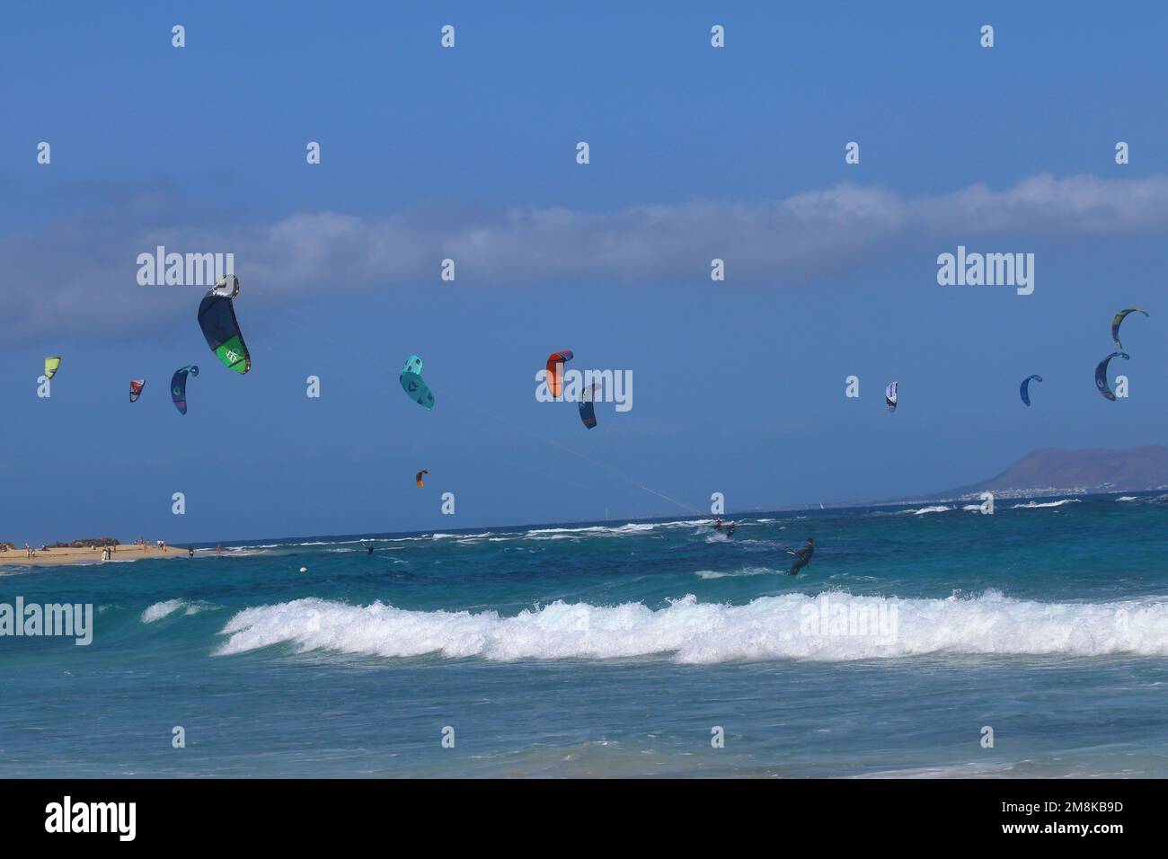 Un certo numero di persone Kite surf Foto Stock