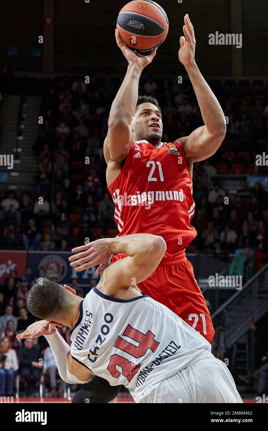 2022/23 FIBA Eurolega | FC Bayern München vs Baskonia Vitoria-Gasteiz. RUBIT Augustine (FC Bayern München FCBB21). HOMMES Daulton (Vitoria-Gasteiz Foto Stock