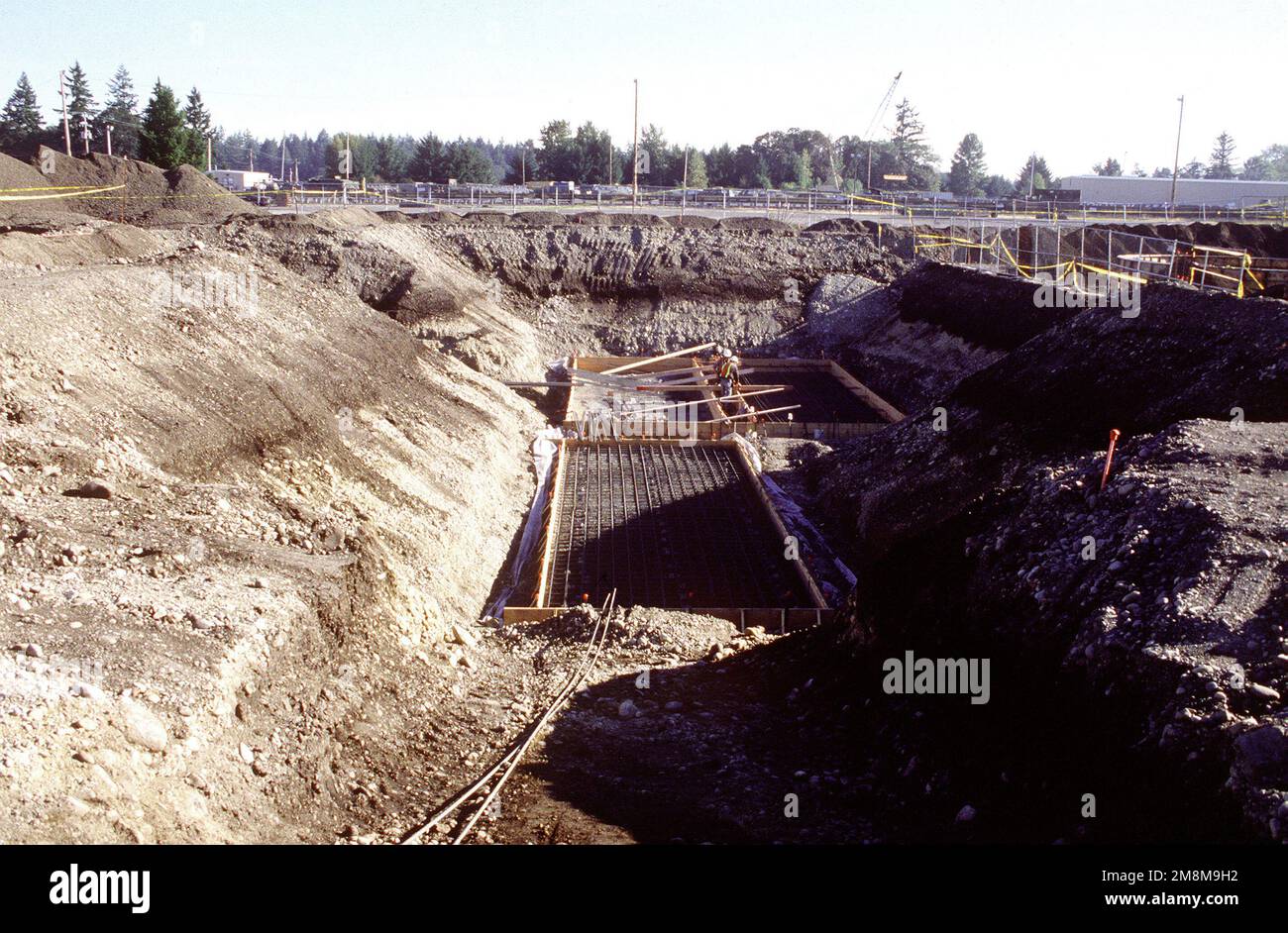 Impianti consolidati di stoccaggio del combustibile situati nel Centro logistico. Progetto US Army Corps of Engineers, contratto da ACCI/ASRC Contracting Co., Seattle, Washington. Fondazioni in luogo per serbatoi di deposito di combustibile di 120.000 galloni. Base: Fort Lewis Stato: Washington (WA) Nazione: Stati Uniti d'America (USA) Foto Stock