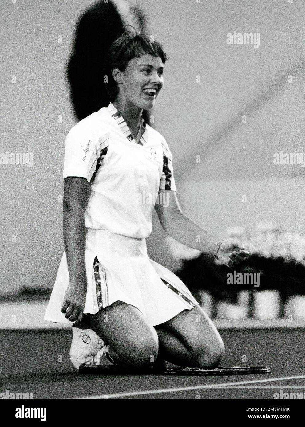 Fotografo militare dell'anno Vincitore 1997 titolo: Martina Categoria: Sport luogo: Menzione d'onore Didascalia: Martina Hingis svizzera si ferma per un momento durante una partita con Anke Huber in Germania al Toray Pan Pacific Open di Tokyo, 1 febbraio 1997. Hingis ha vinto la partita 6-1, 5-7, 6-2. Base: Tokyo Paese: Giappone (JPN) Foto Stock
