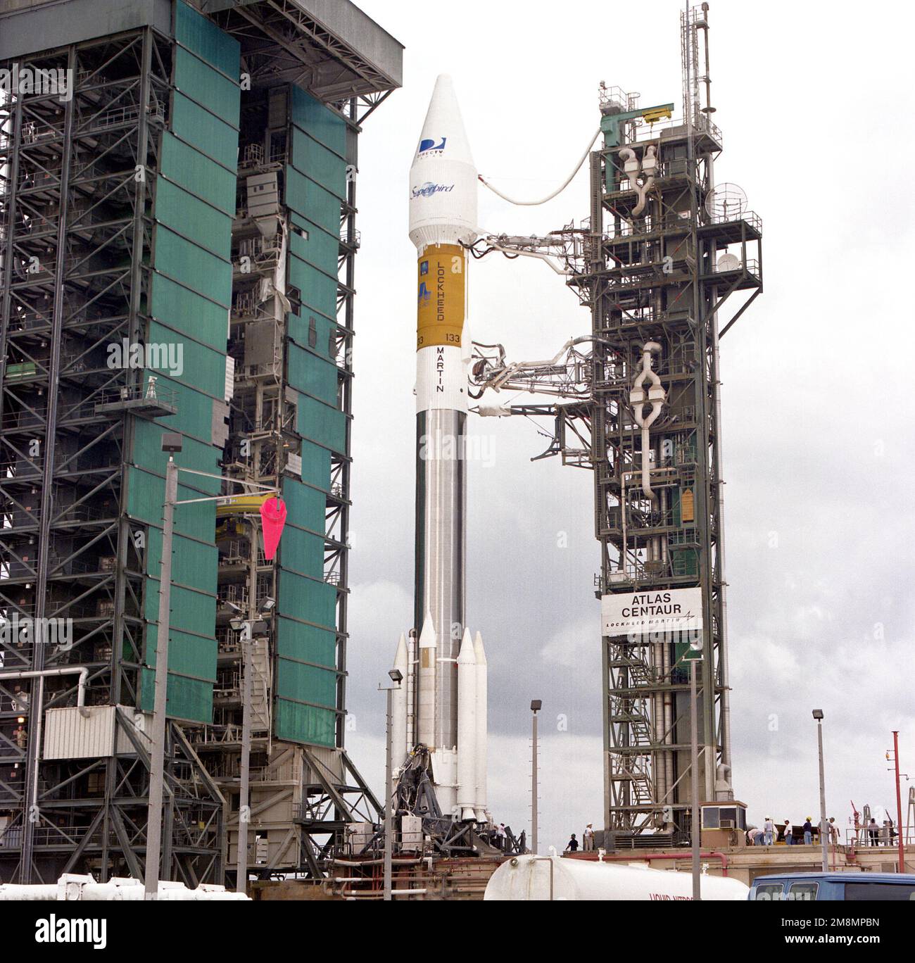 Un Lockheed Martin Atlas IIAS è pronto per il lancio del complesso 36B. Il lancio di questo veicolo, denominato AC-133, dotato di un satellite di comunicazione 'Superbird-C' è previsto per il 27 luglio 1997. Base: Cape Canaveral Stato: Florida (FL) Nazione: Stati Uniti d'America (USA) Foto Stock