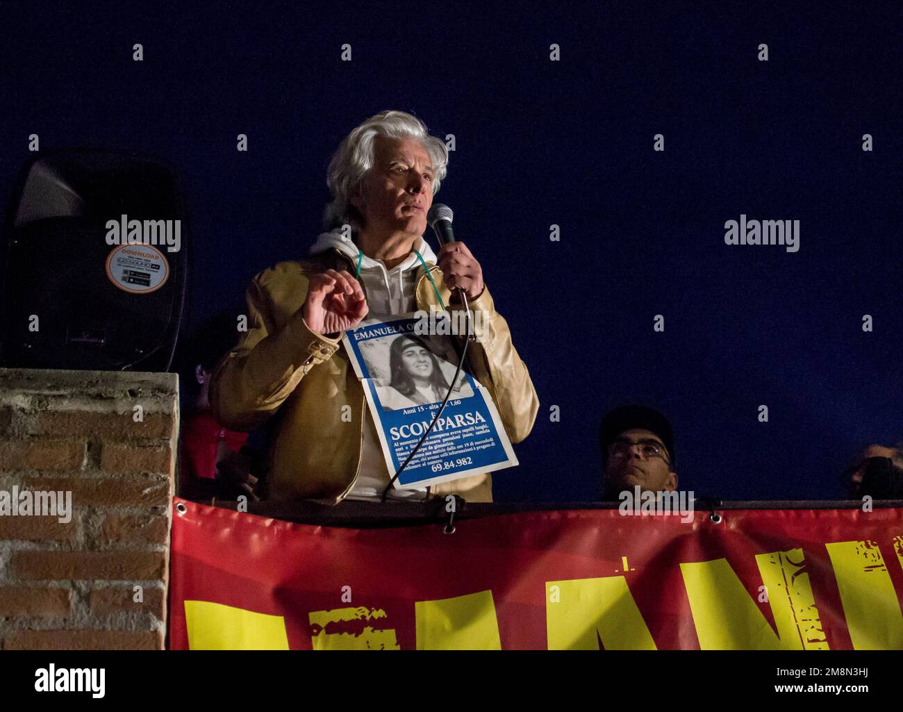 Roma, Italia, Italia. 14th Jan, 2023. Sit-in organizzato da Pietro, fratello di Emanuela Orlandi, per chiedere verità e giustizia alla bambina di 15 anni, figlia di un dipendente del Vaticano, scomparsa in aria nel 1983. Quarant'anni dopo, il Vaticano ha deciso di riaprire il caso. (Credit Image: © Patrizia CORTELLESSA/Pacific Press via ZUMA Press Wire) SOLO PER USO EDITORIALE! Non per USO commerciale! Foto Stock