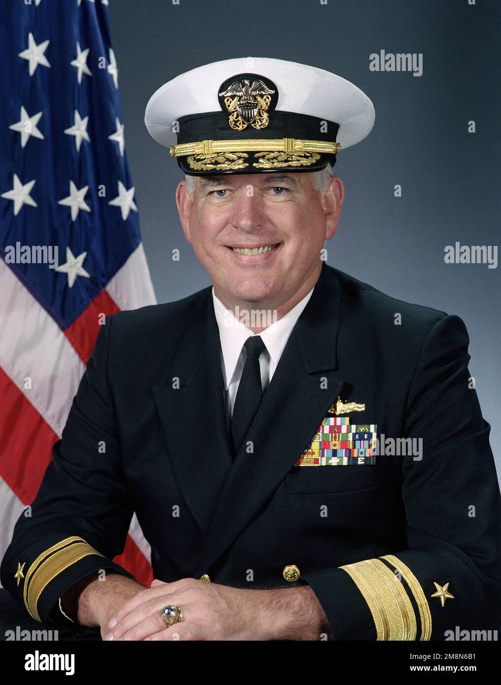 United States Navy Foto ufficiale di RADM (Upper Half, Line) William W. Cobb Jr., Program Executive Officer for Theater Air Defense and Surface Combatants, Assistant Secretary of the Navy for Research, Development and Acquisition. A dicembre 1998. Base: Washington Stato: District of Columbia (DC) Nazione: Stati Uniti d'America (USA) Foto Stock