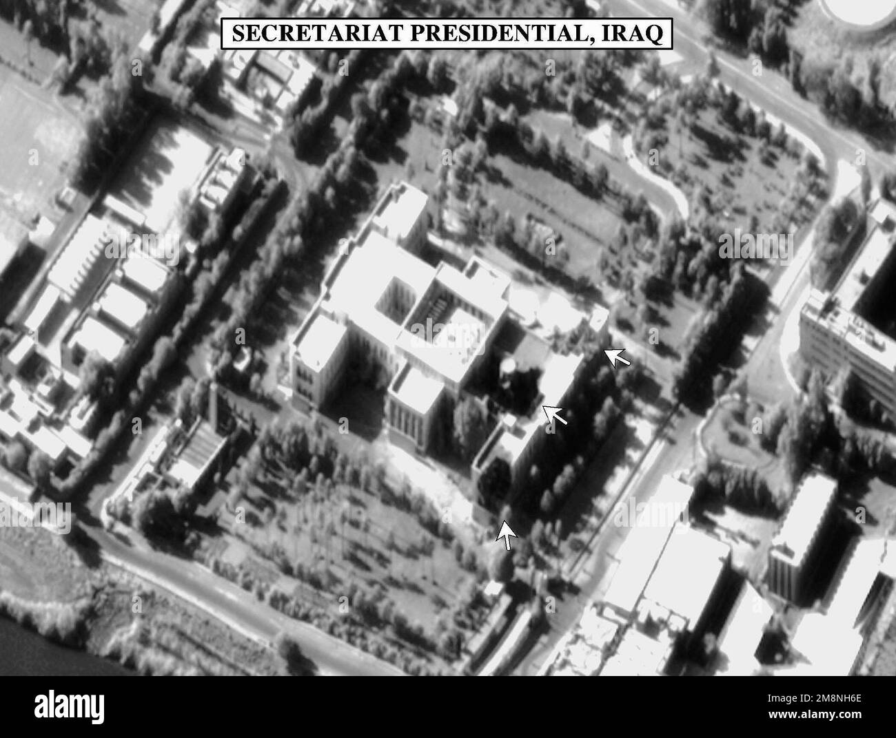 Una fotografia di valutazione dei danni alle bombe del Segretariato Presidenziale in Iraq utilizzata dai funzionari del Pentagono per informare la stampa sulla valutazione dei danni alle bombe durante LA DESERT FOX. Subject Operation/Series: DESERT FOX base: Pentagono Stato: District of Columbia (DC) Nazione: Stati Uniti d'America (USA) Foto Stock