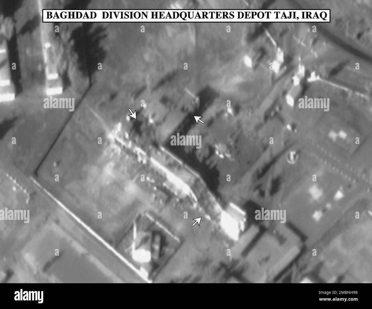 Una fotografia di valutazione dei danni alla bomba della Divisione Baghdad, Depot Taji, Iraq, utilizzata dai funzionari del Pentagono per informare la stampa durante DESERT FOX. Subject Operation/Series: DESERT FOX base: Pentagono Stato: District of Columbia (DC) Nazione: Stati Uniti d'America (USA) Foto Stock