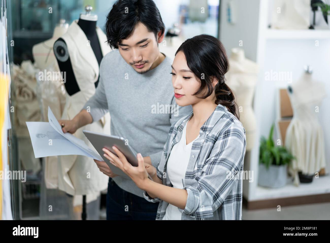 Due stilisti di moda Foto Stock