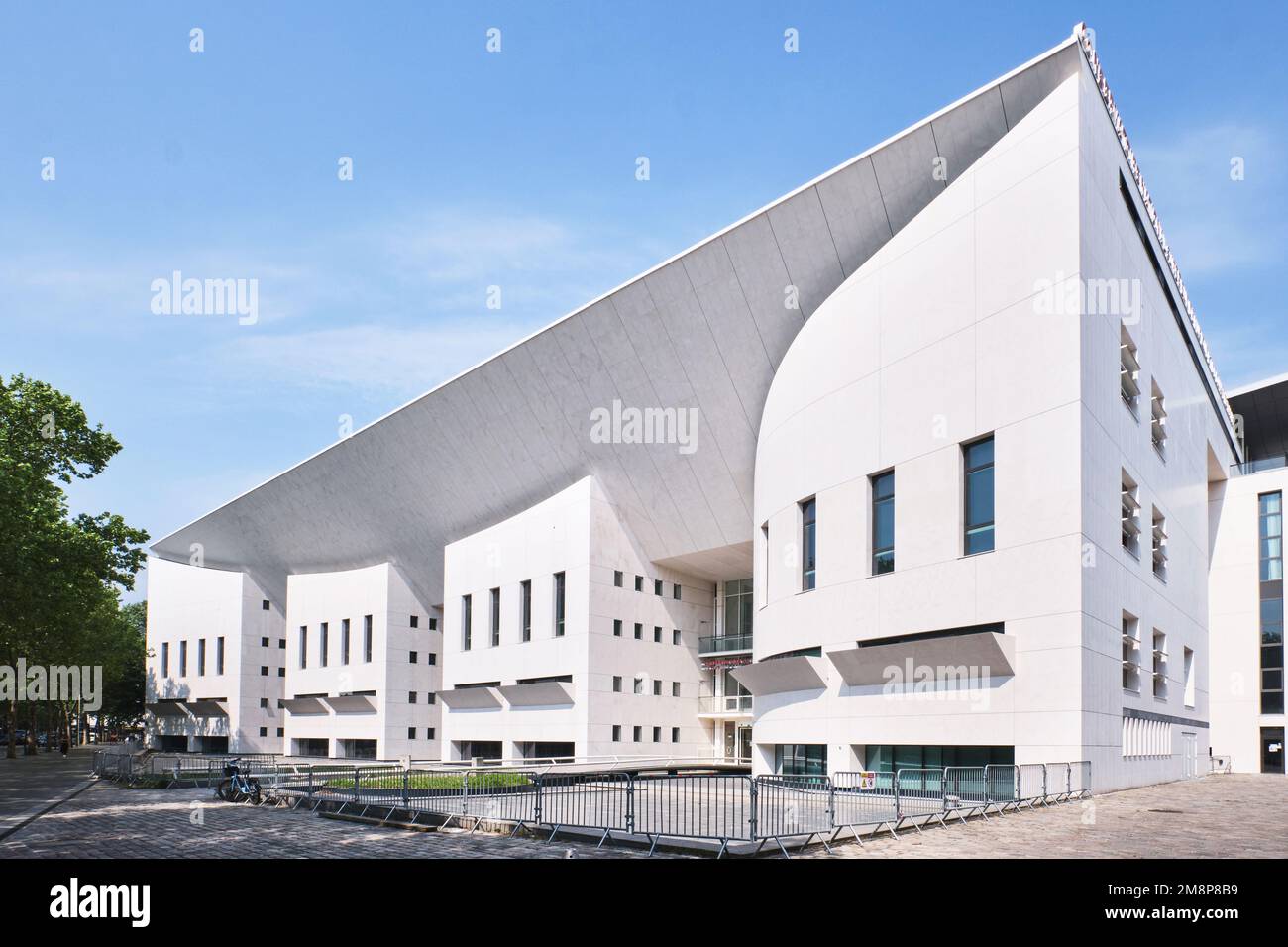 Parigi, Francia - Maggio, 2022: Costruzione del Conservatorio Nazionale superiore di Parigi per la Musica e la Danza progettato dall'architetto Christian de Portzamparc Foto Stock