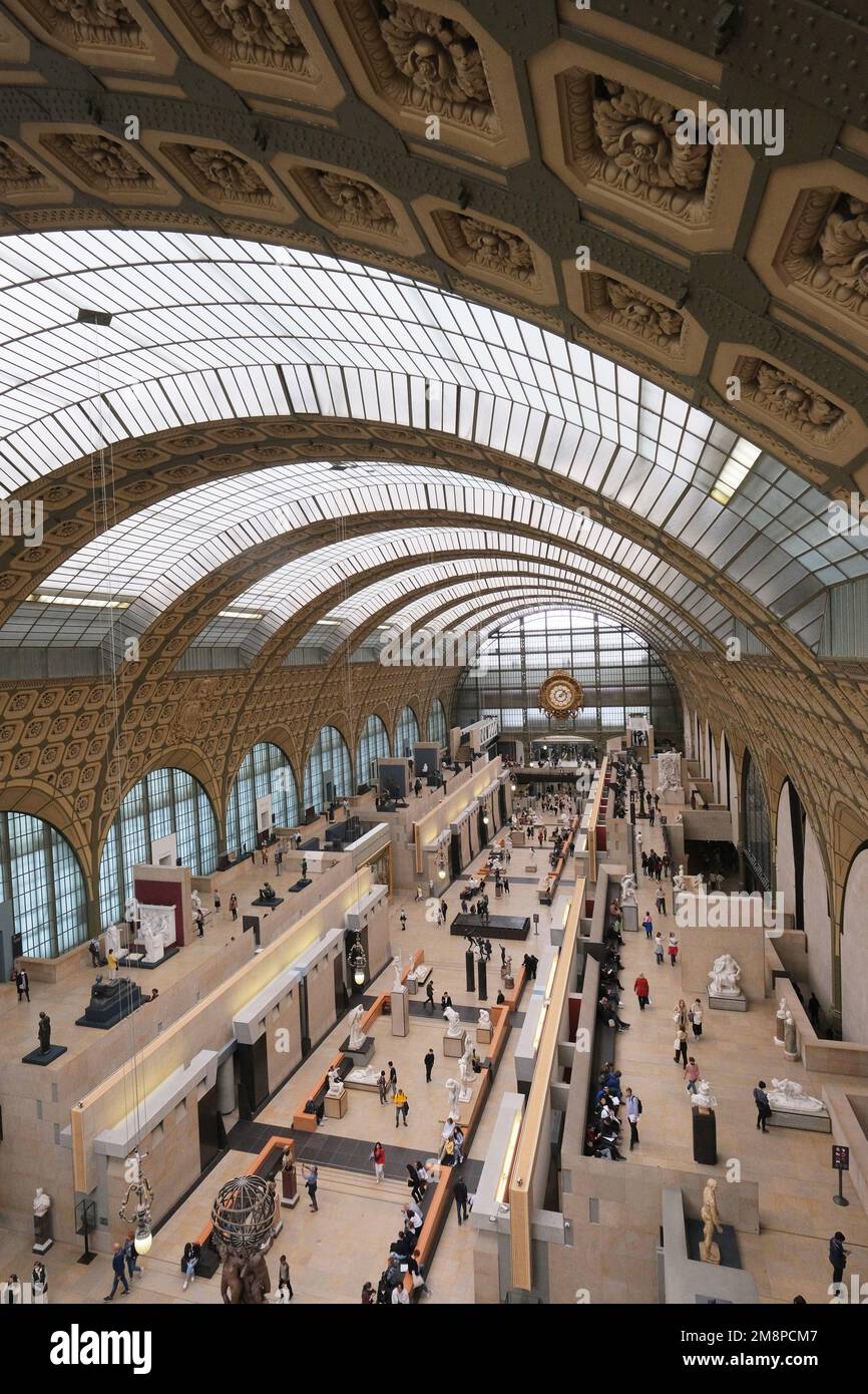 Parigi, Francia - Maggio, 2022: Vista interna del museo D'Orsay.The Musee d'Orsay è un museo a Parigi, sulla riva sinistra della Senna Foto Stock