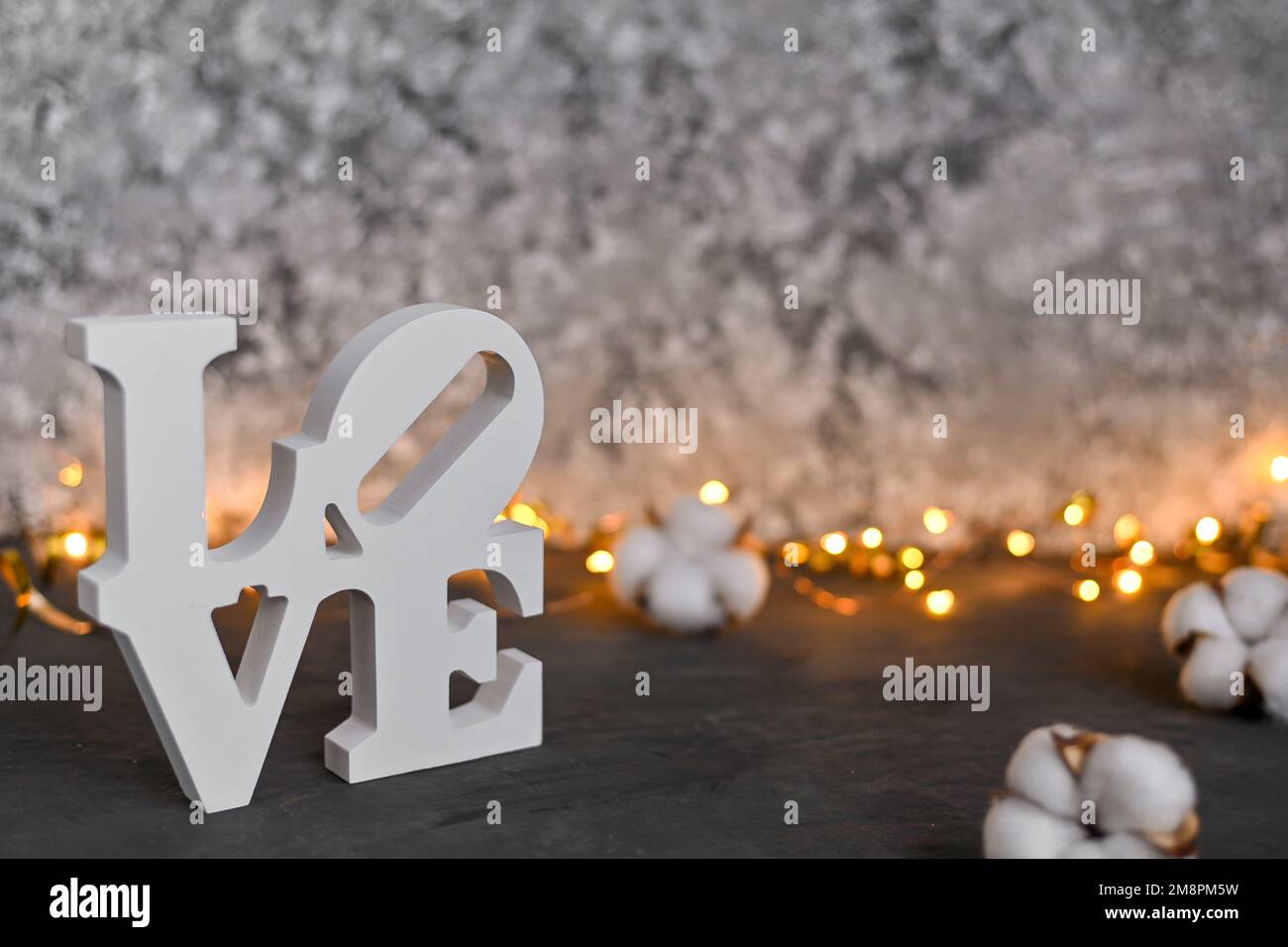 la parola grande amore è fatta di legno. Foto di alta qualità Foto Stock