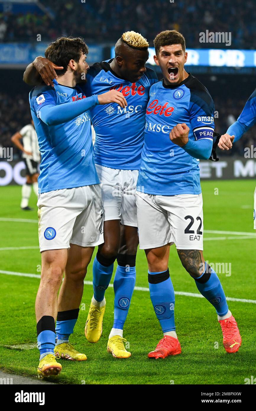 SALERNO, ITALIA - GENNAIO 13: Victor Osimhen della SSC Napoli festeggia con Khvicha Kvaratskhelia e Giovanni di Lorenzo dopo aver segnato un gol durante il t Foto Stock