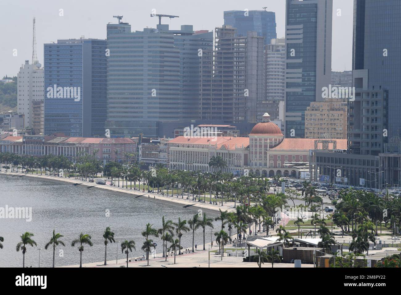 Luanda. 12th Jan, 2023. Questa foto scattata il 12 gennaio 2023 mostra il paesaggio urbano di Luanda, capitale dell'Angola. Credit: Notizie dal vivo su Chen Cheng/Xinhua/Alamy Foto Stock