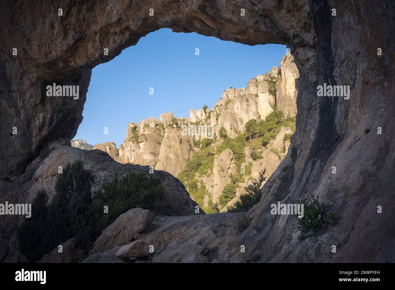 Arco naturale Forat de la Vella al Parco Naturale di Ports de Beseit, Catalogna Foto Stock
