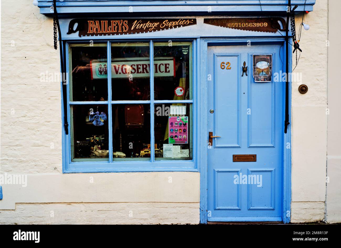Baileys Vintage Supplies Shop, High Street, Norton, Stockton on Tees, Cleveland, Inghilterra Foto Stock