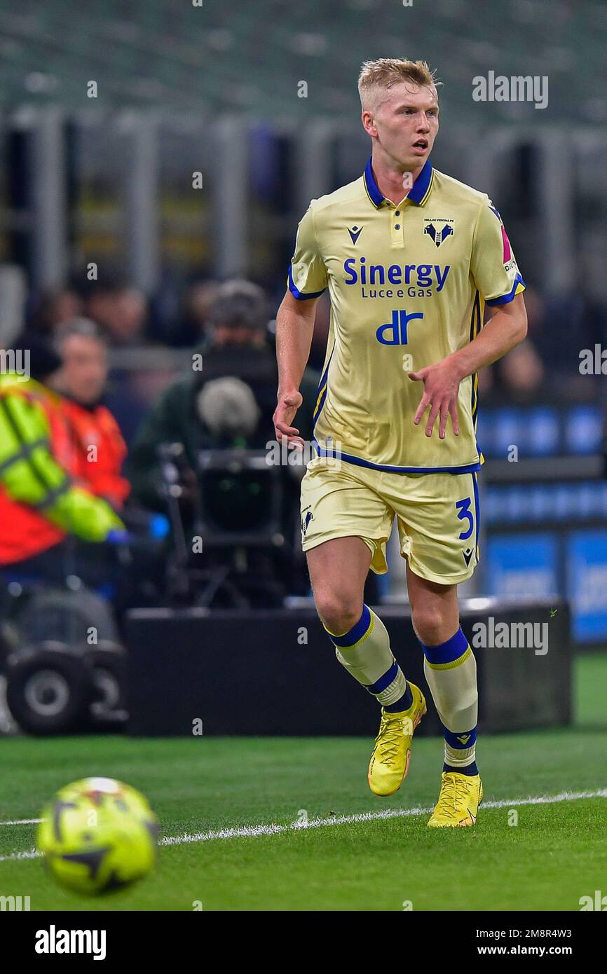 Milano, Italia. 14th Jan, 2023. Josh Doig (3) di Hellas Verona ha visto in Serie Una partita tra Inter e Hellas Verona a Giuseppe Meazza a Milano. (Photo Credit: Gonzales Photo/Alamy Live News Foto Stock