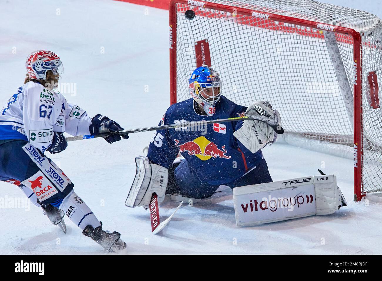 2022/23 DEL | RB München vs Schwenninger Wild Wings. NIEDERBERGER Mathias (RB München RBM35) Foto Stock