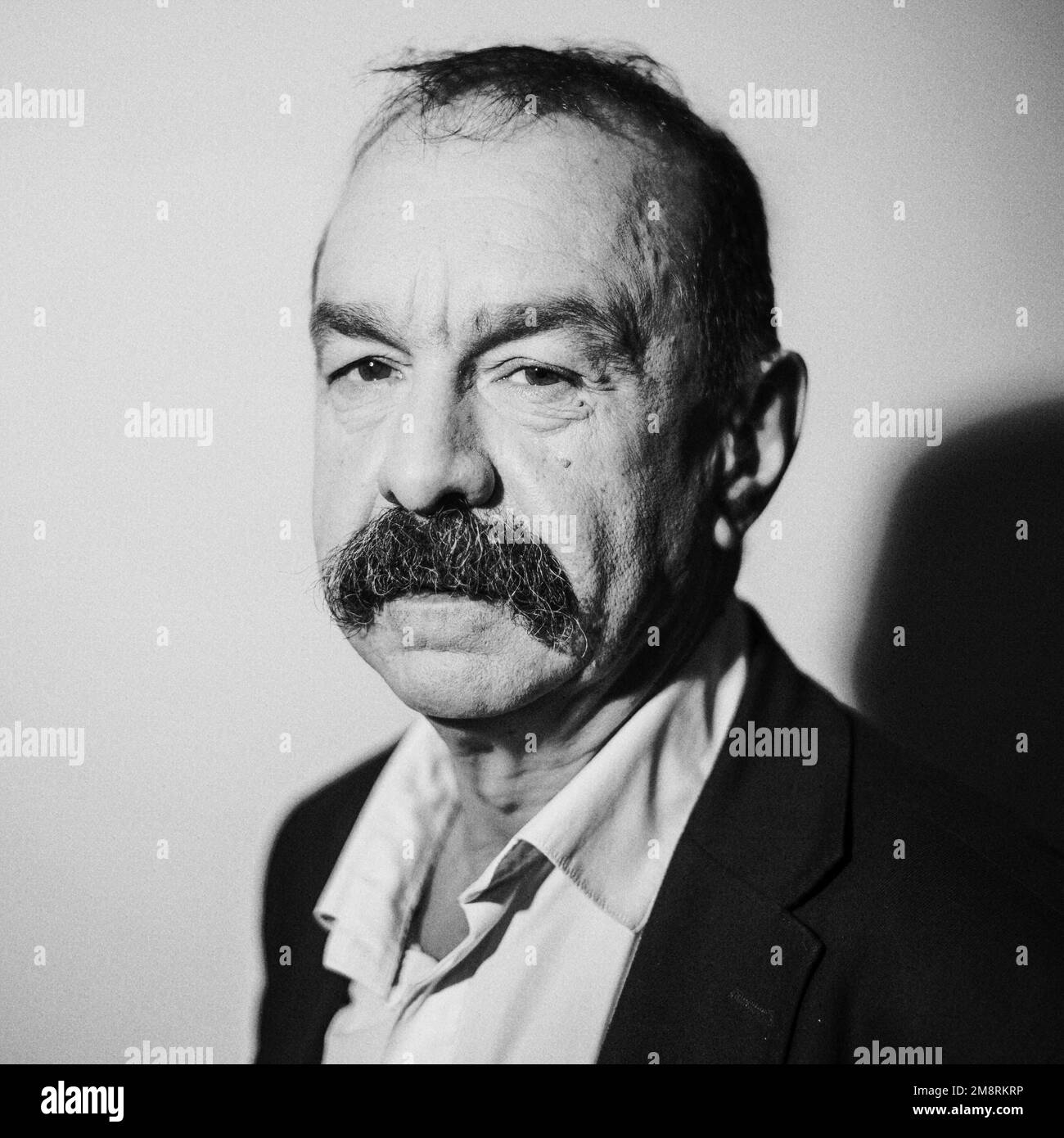 Parigi, Francia. 15th Jan, 2023. CGT leader dell'Unione Philippe Martinez durante una sessione fotografica prima di un'intervista a France 3 « Dimanche en politique » a Parigi il 15 gennaio 2023. Foto di Blondet Eliot /ABACAPRESS.COM Credit: Abaca Press/Alamy Live News Foto Stock