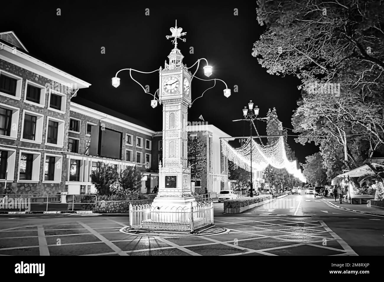 La città Victoria Seychelles.. Bella illuminazione per Natale e Capodanno stagione, il centro della città è stato illuminato con un sacco di luci vicino all'orologio Foto Stock