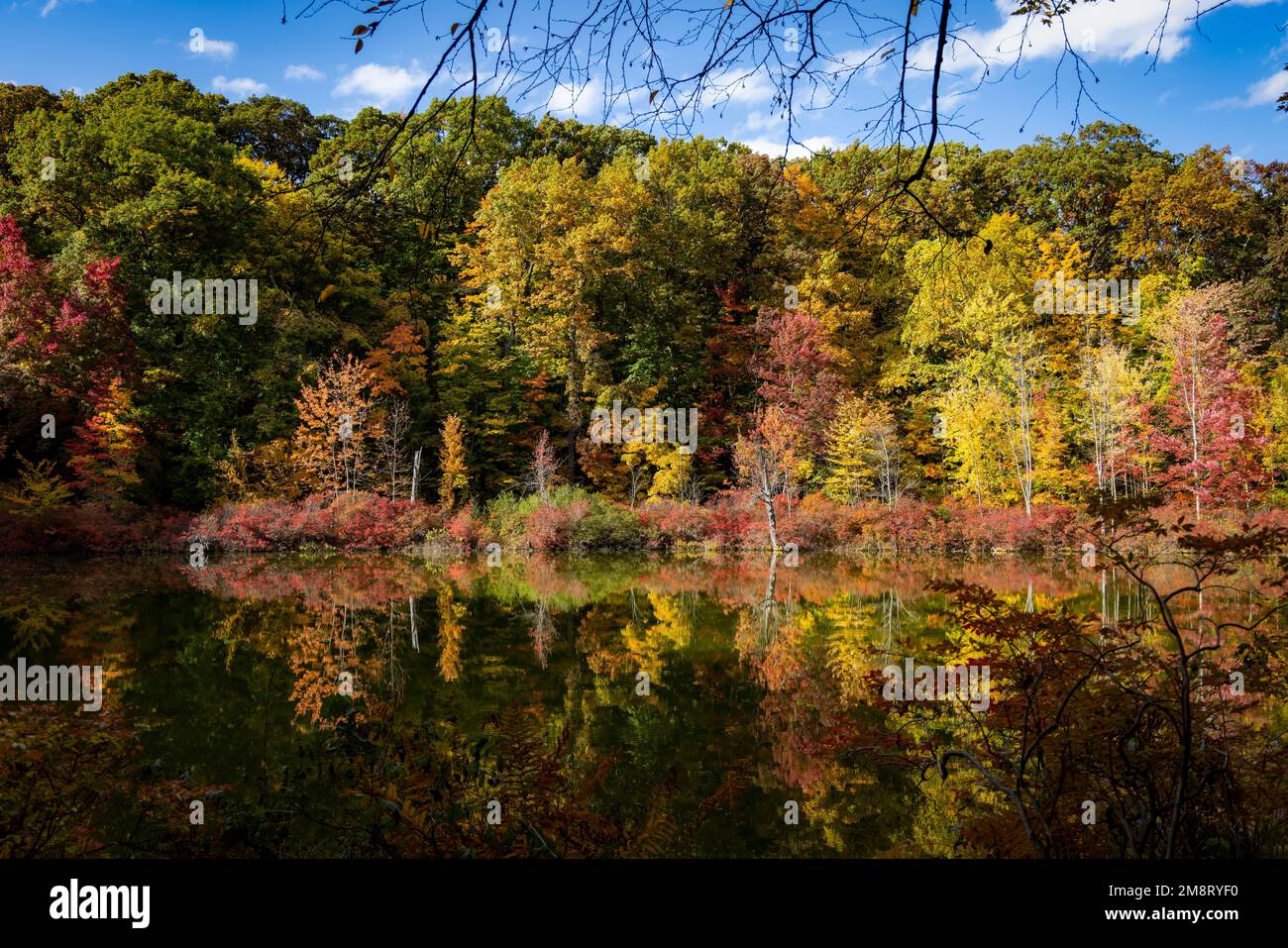Giornata autunnale nella vasca da bagno del Devil's a Mendon, New York, USA Foto Stock