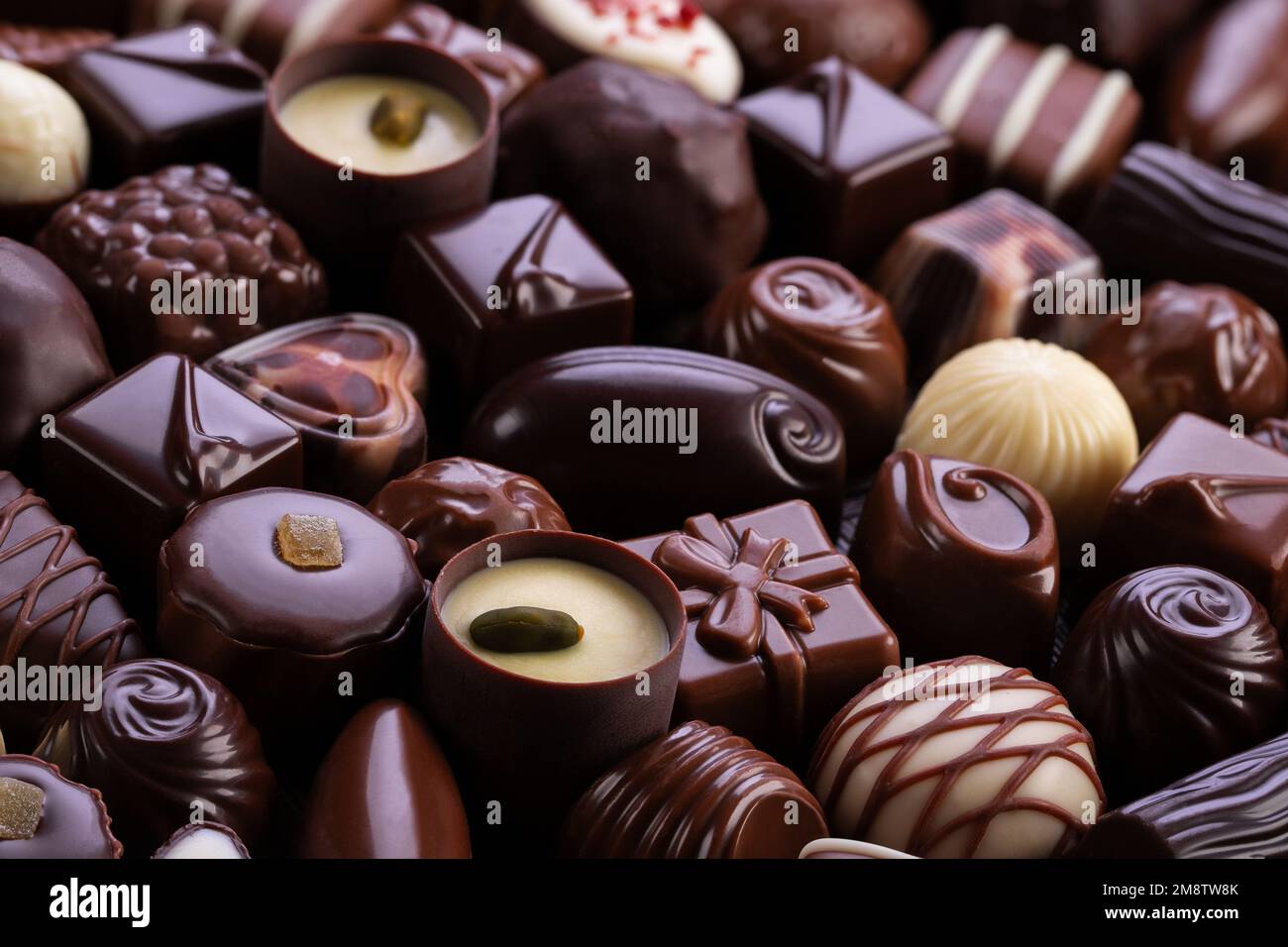 caramelle al cioccolato assortite, cibo dolce, vista dall'alto. Foto Stock