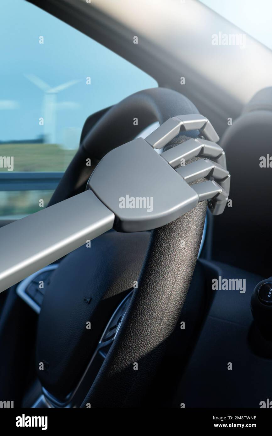 Braccio del robot su un volante. L'intelligenza artificiale guida un'auto. Concetto di veicolo autonomo. Foto Stock