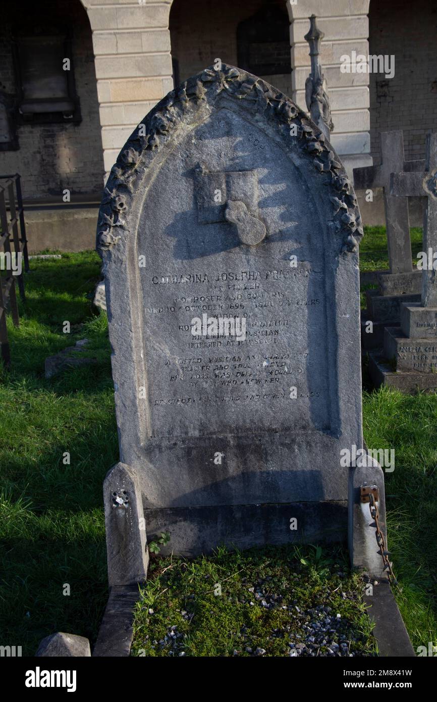 Tomba della musicista Catharina Josepha Pratten (nee Pelzer), conosciuta anche come Madame Sidney Pratten Brompton Cemetery West London UK Foto Stock