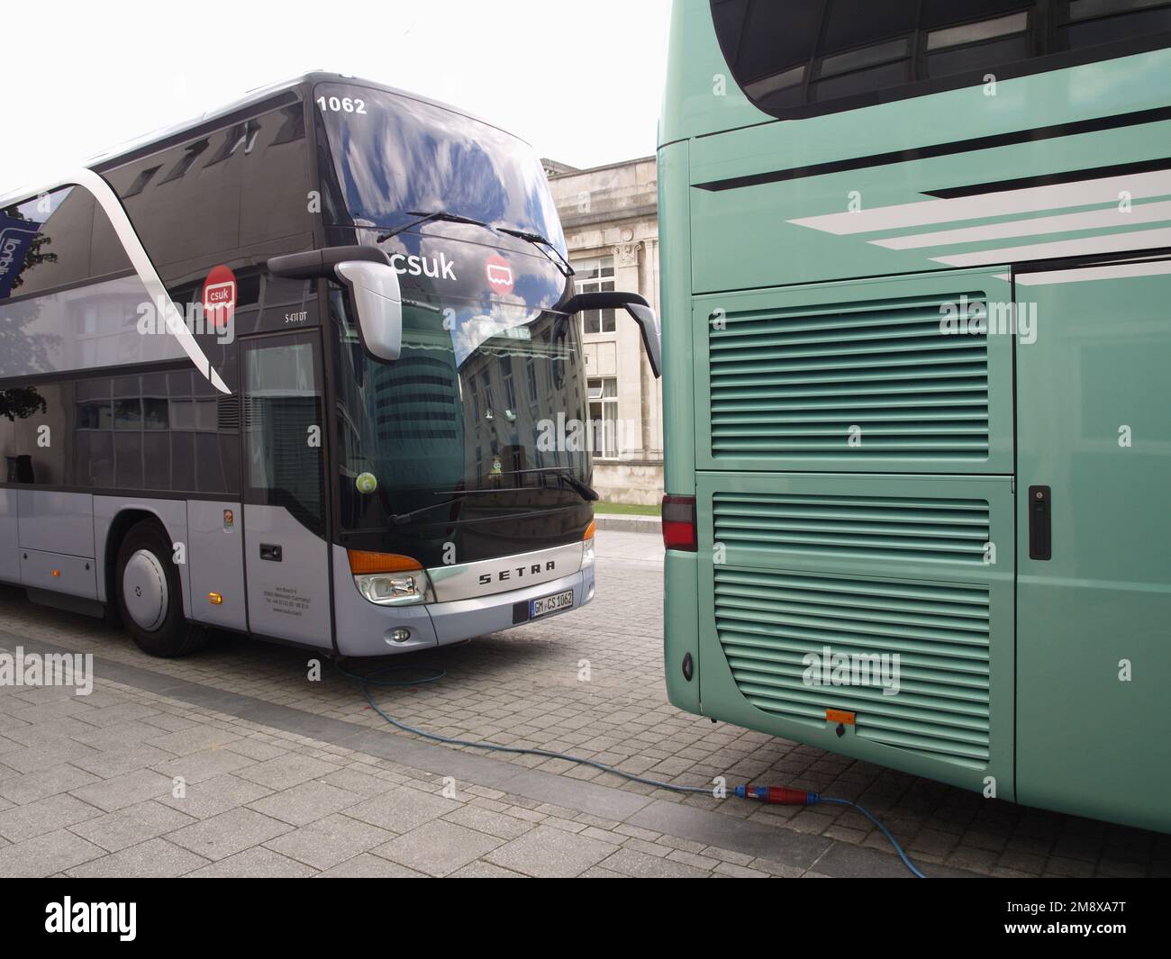 Veicolo elettrico a pagamento in pullman di Setra nel centro di Southampton Foto Stock