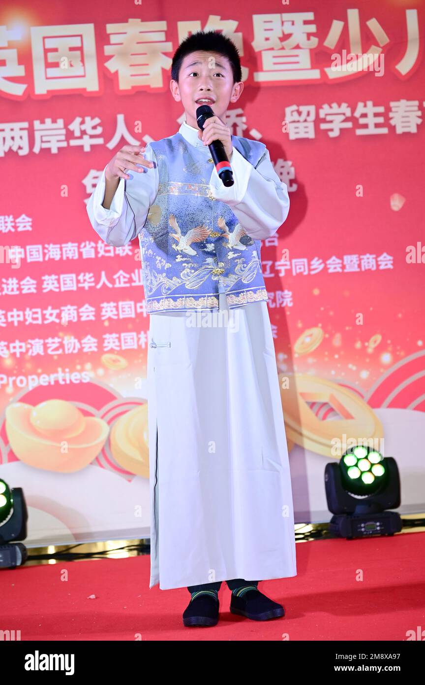 Londra, Inghilterra, Regno Unito. Gennaio 15 2023. Il cantante cinese Xilang Zhao perfroms al 2023 China-Britian - Chinese New Year Extravaganza al Bridge Courtyard. Credit: Vedi li/Picture Capital/Alamy Live News Foto Stock