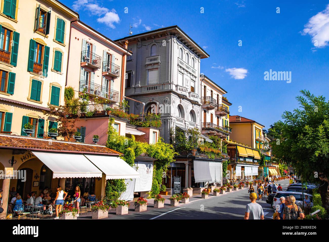 Vista sulla strada del villaggio Bellagio sul lago di Como, in Italia. Foto Stock