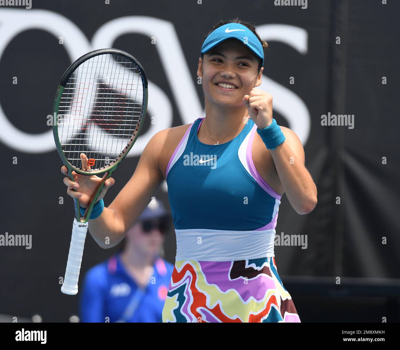 Melbourne, Australia. 16th Jan, 2023. Australian Open 2023 Melbourne Park Day 1 16/01/2023 Emma Raducanu (GBR) vince la prima partita di credito: Roger Parker/Alamy Live News Foto Stock