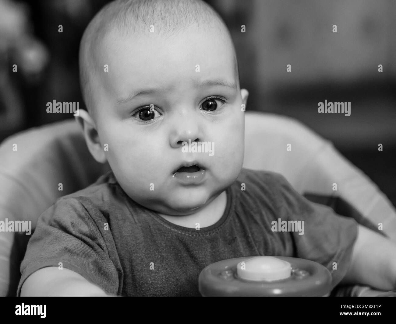 ritratto vicino bianco e nero del bambino del bambino del bambino Foto Stock